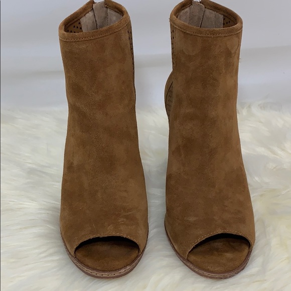 Gianni Bini brown suede leather zip ankle boots - Picture 2 of 8